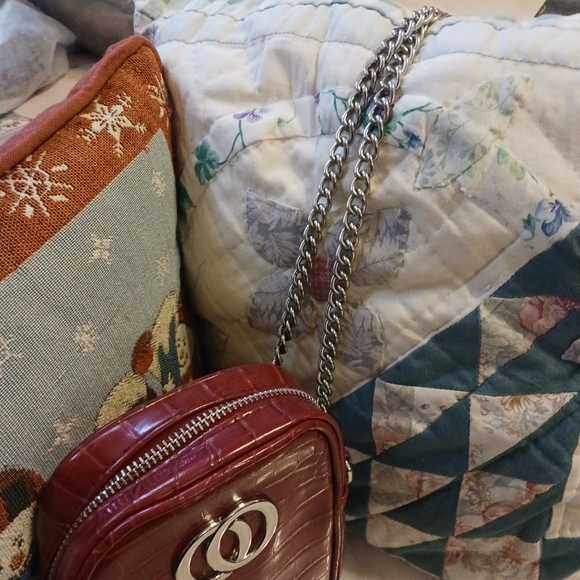 NWOT Red No Boundaries Crossbody Bag, Chain Strap, Zipper - Picture 6 of 9